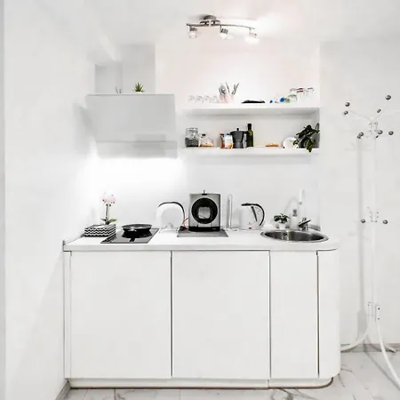 Апартамент 1bdr Prime Location Ndk Area *